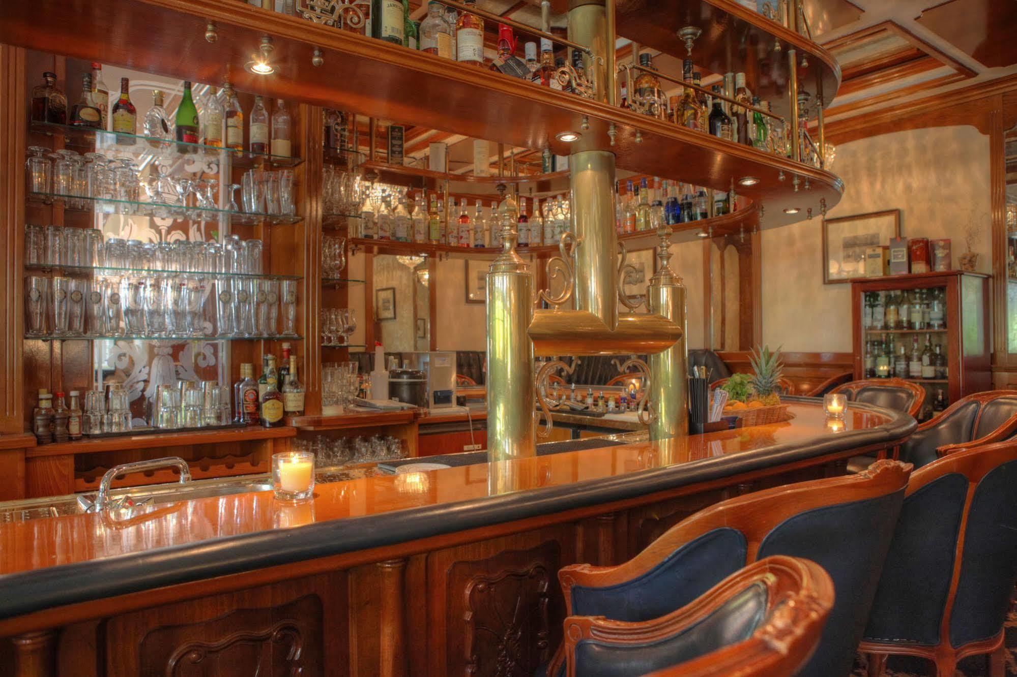 SEETELHOTEL Ahlbecker Hof Heringsdorf  Exteriör bild The bar at the Hotel de Ville
