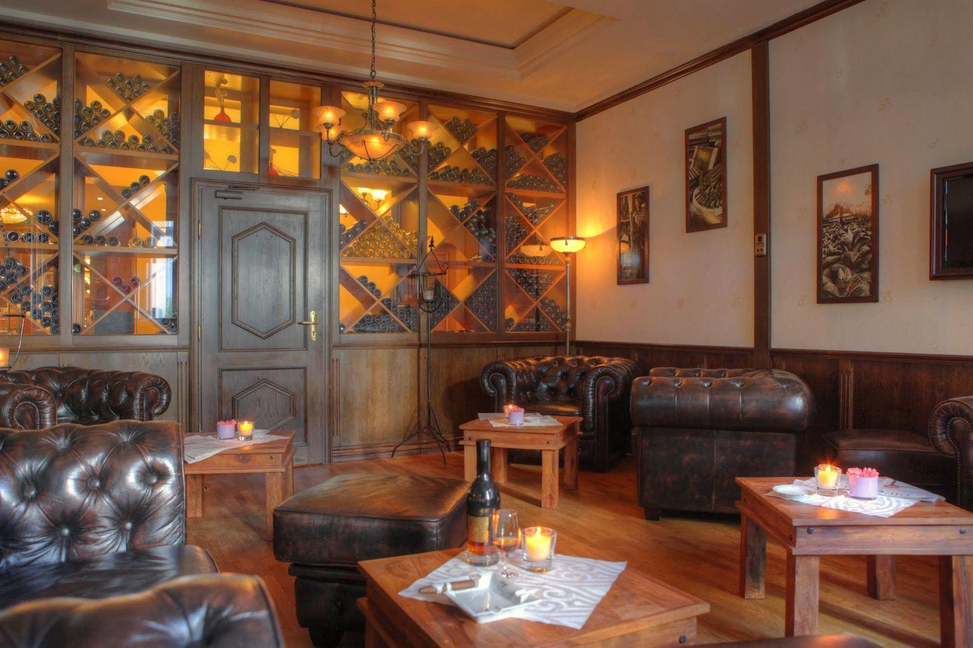 SEETELHOTEL Ahlbecker Hof Heringsdorf  Exteriör bild Interior of a wine bar in Germany