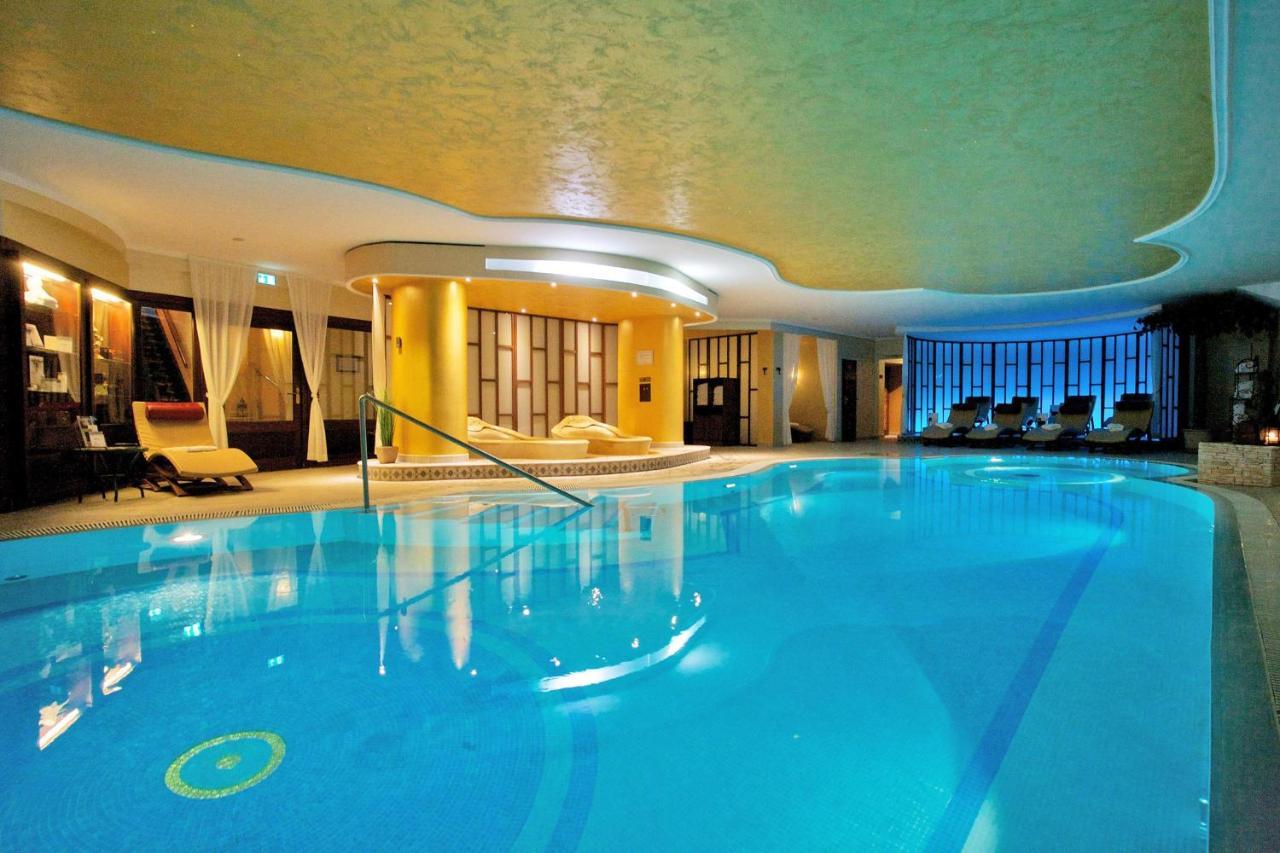 SEETELHOTEL Ahlbecker Hof Heringsdorf  Exteriör bild The swimming pool at the InterContinental Wien