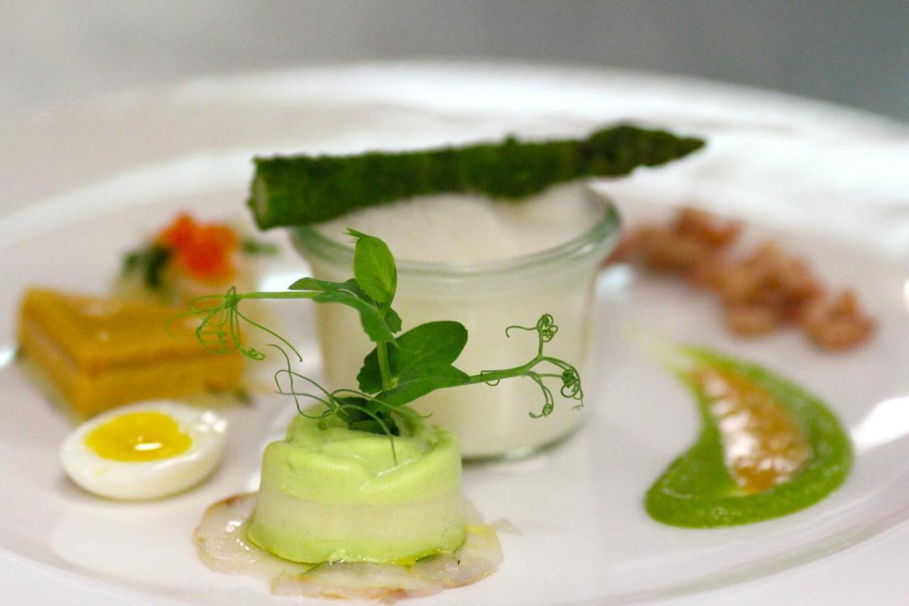 SEETELHOTEL Ahlbecker Hof Heringsdorf  Exteriör bild A green asparagus dish